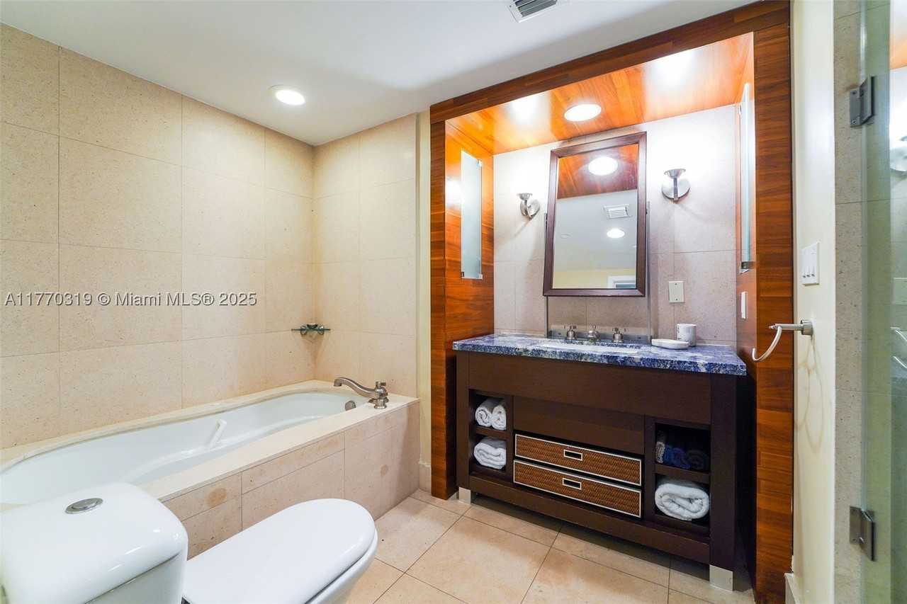6801 Collins Ave - Photo 6 of 29