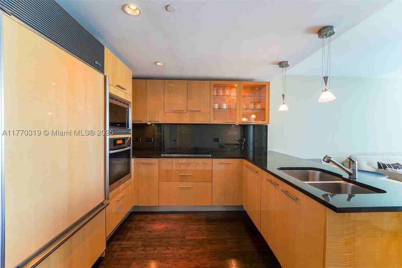 6801 Collins Ave - Photo 7 of 29