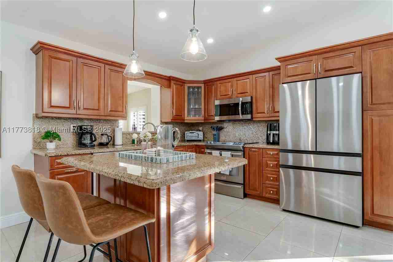 14517 Sw 98th Ter - Photo 2 of 32