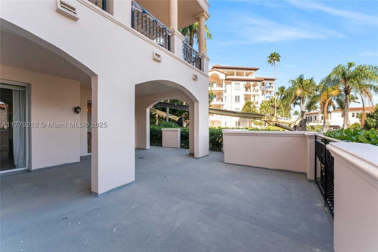 19112 Fisher Island Dr #19112 - Photo 3 of 37