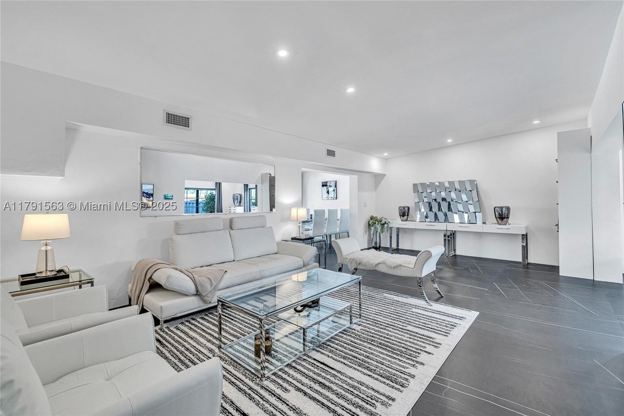 560 Nw 116th Ter