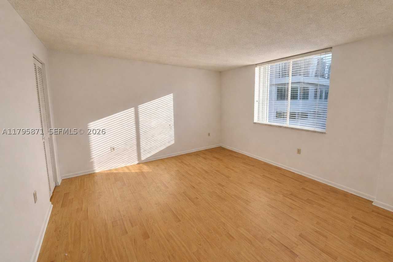 126 Sw 17th Rd #505 - Photo 2 of 27