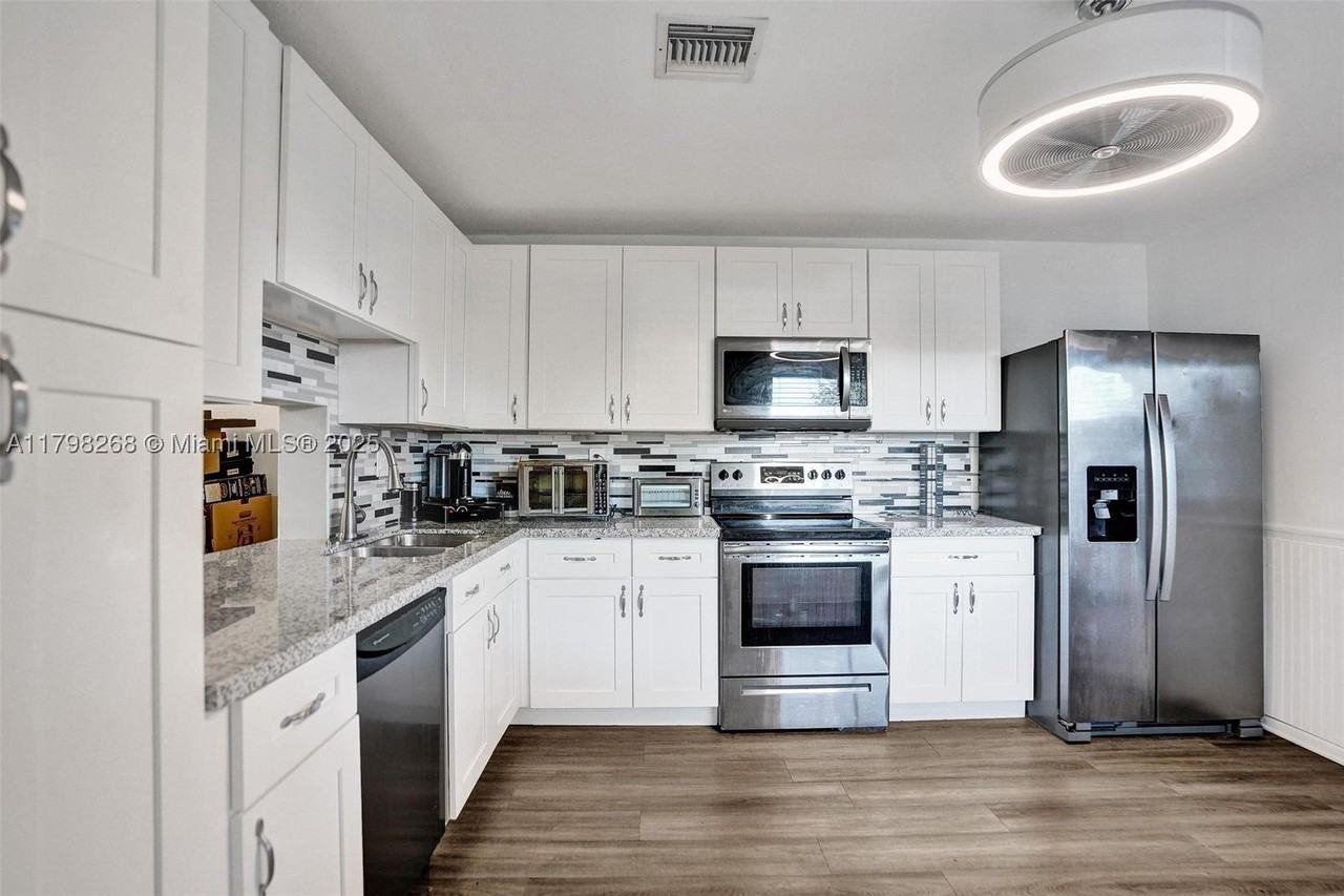 1233 Hampton Blvd - Photo 2 of 43