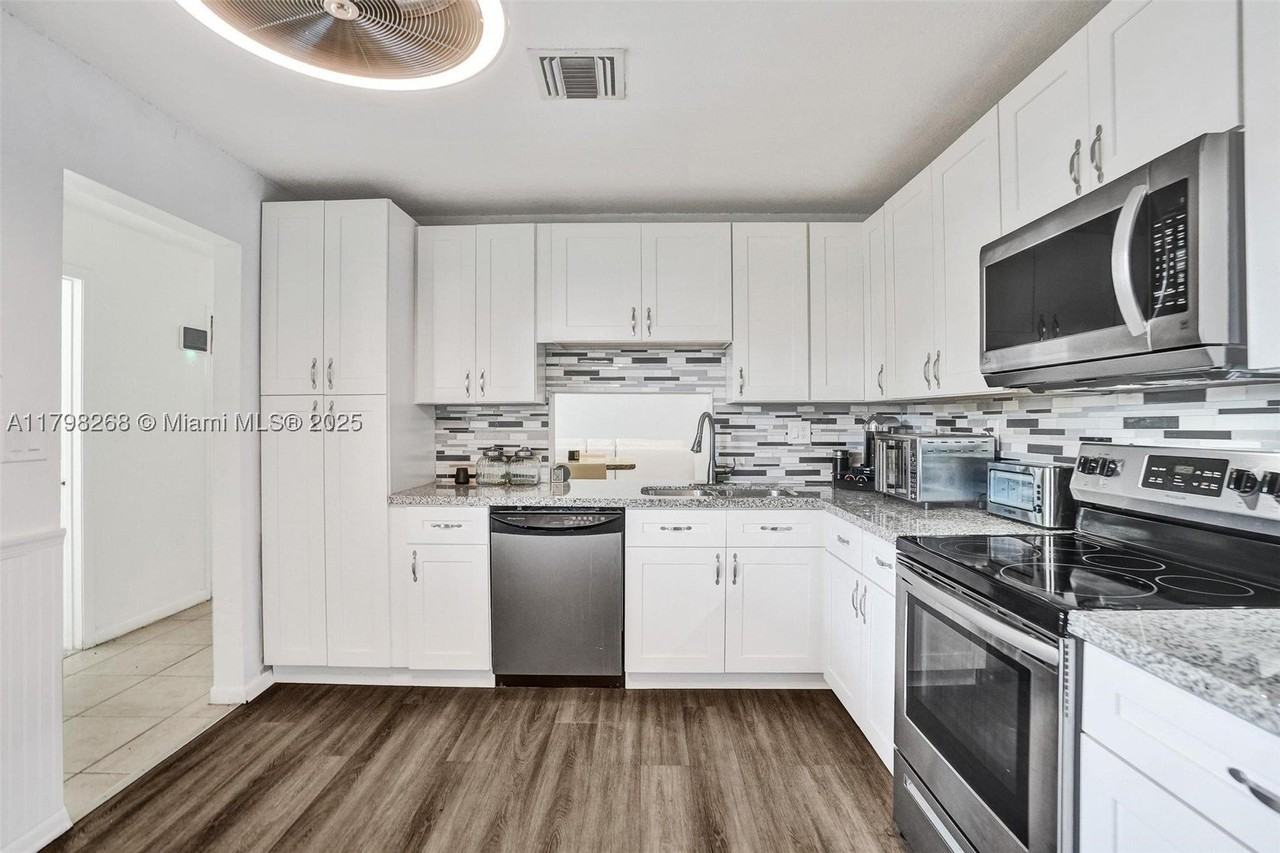 1233 Hampton Blvd - Photo 3 of 43