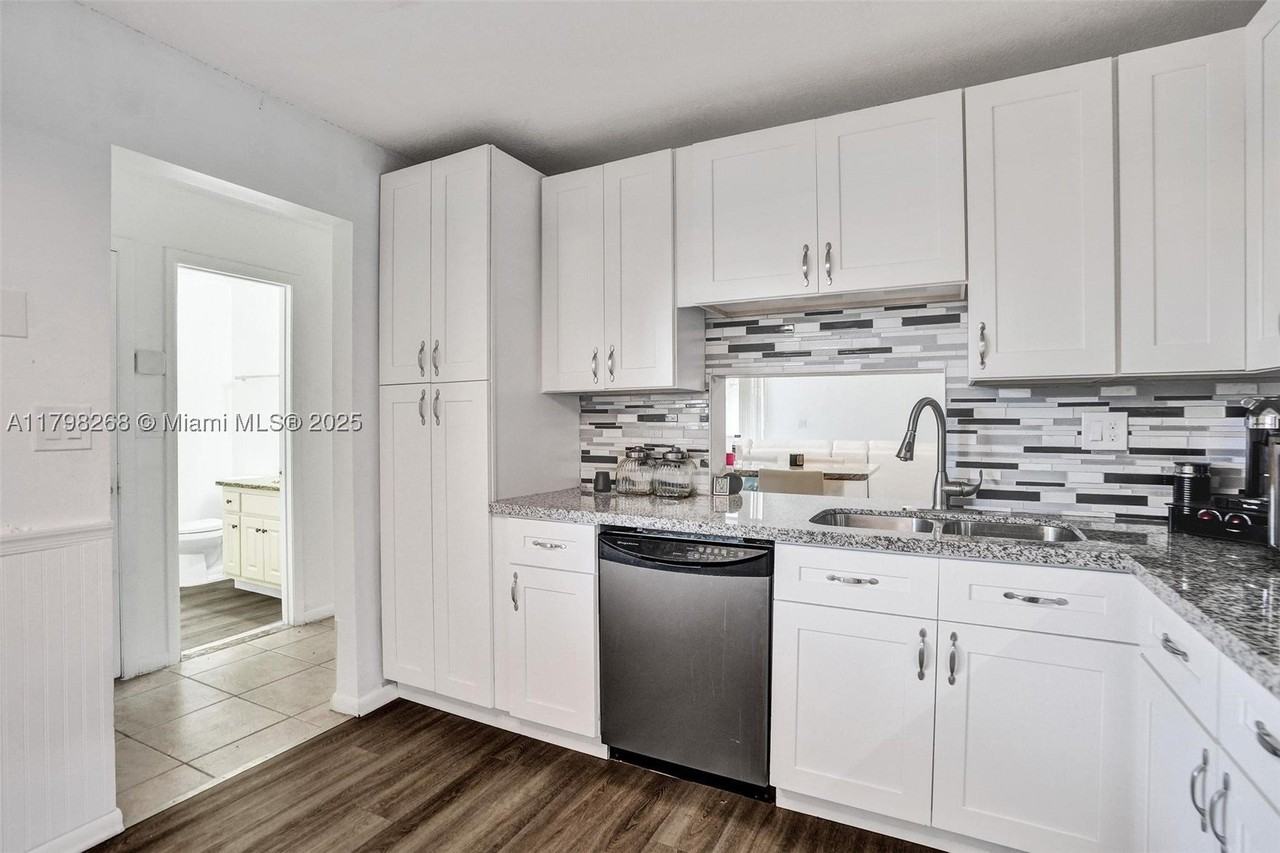1233 Hampton Blvd - Photo 4 of 43
