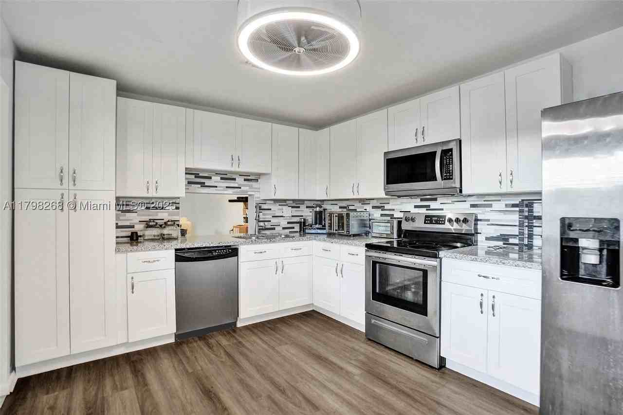 1233 Hampton Blvd - Photo 5 of 43