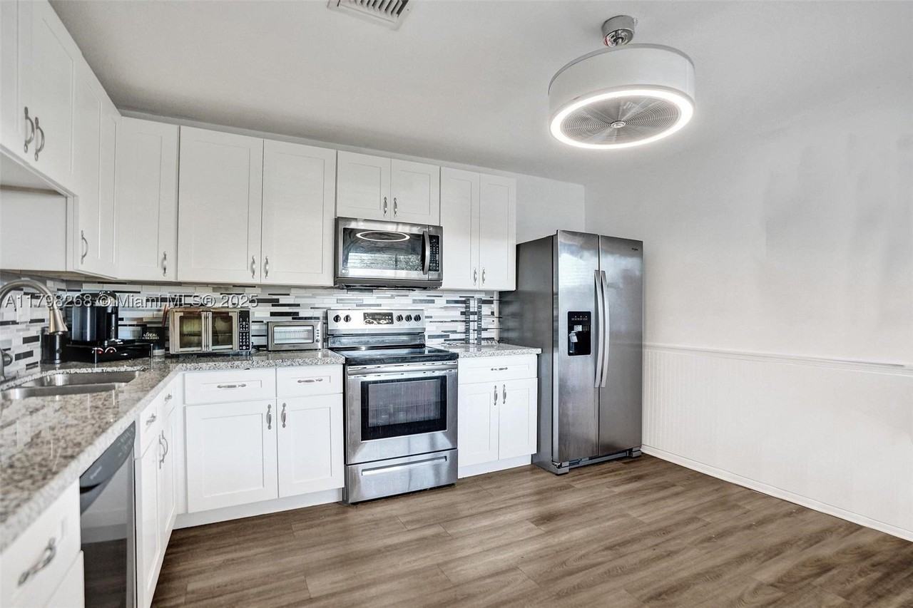 1233 Hampton Blvd - Photo 6 of 43
