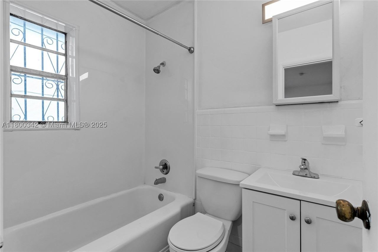 46 Nw 62nd St #4 - Photo 6 of 24