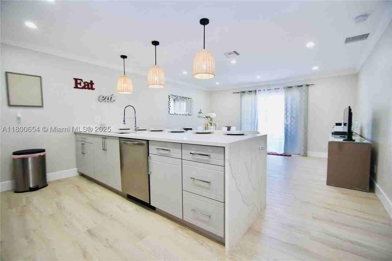 244 Nw 6th Ave #244 - Photo 4 of 35