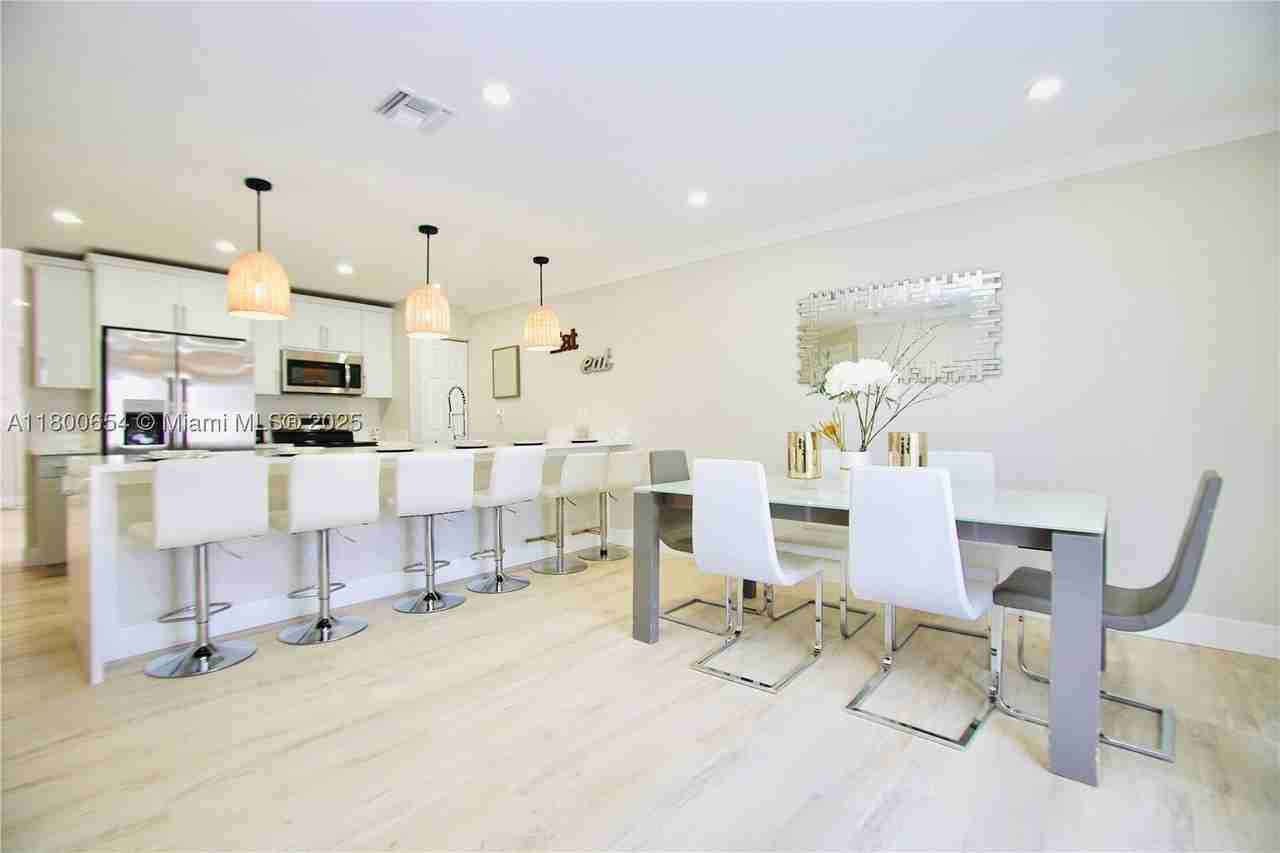 244 Nw 6th Ave #244 - Photo 5 of 35