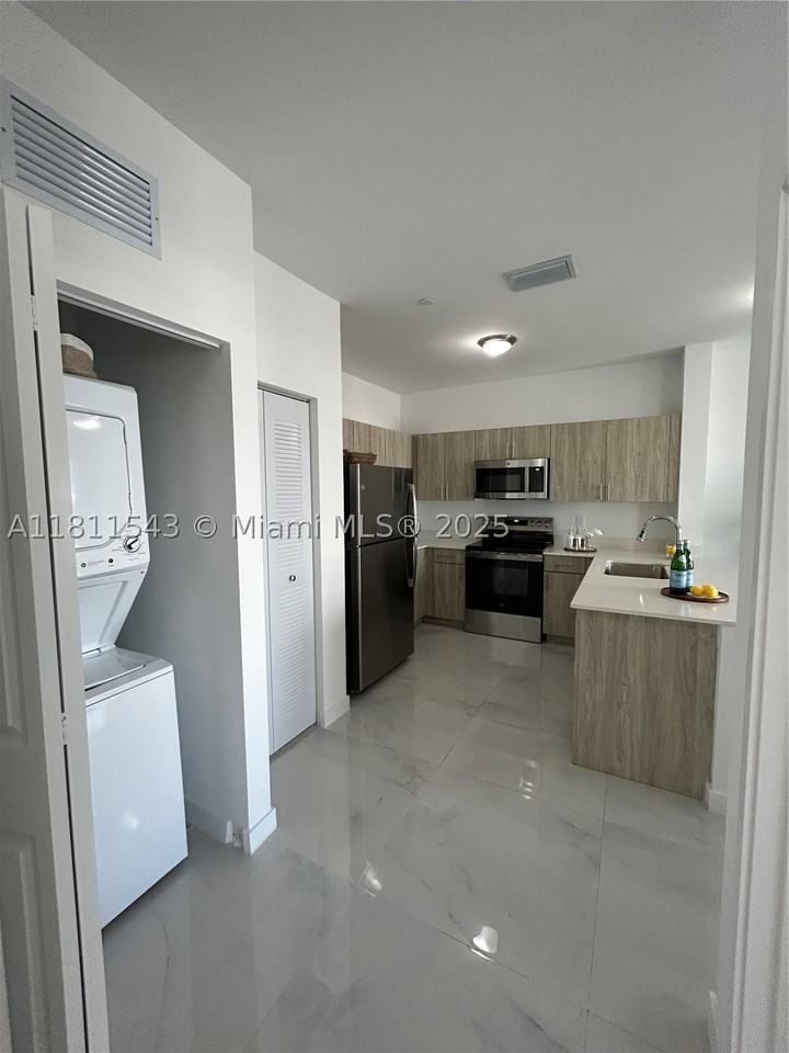 1010 Sw 69th Ave #104
