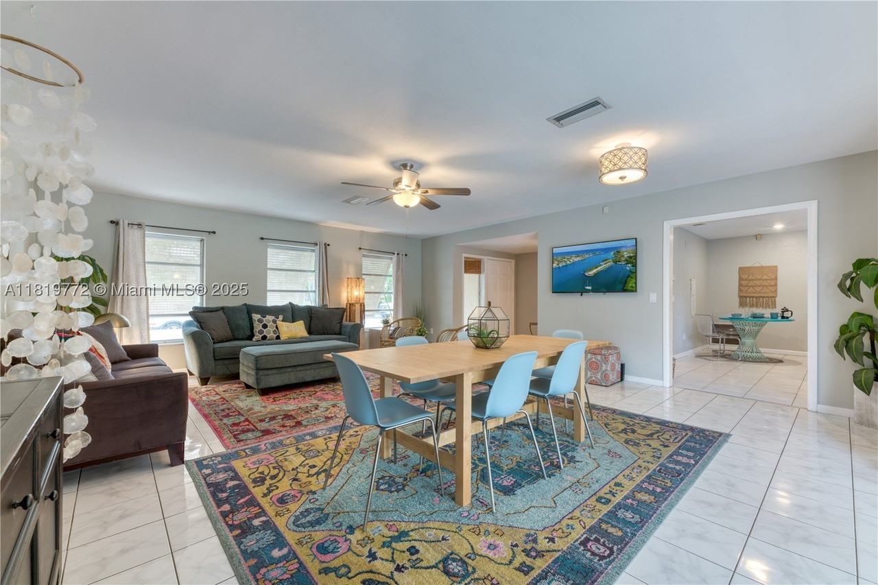 1122 S N St - Photo 2 of 31
