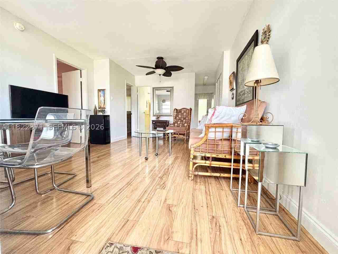 1125 Se 14th Pl #21C - Photo 3 of 29