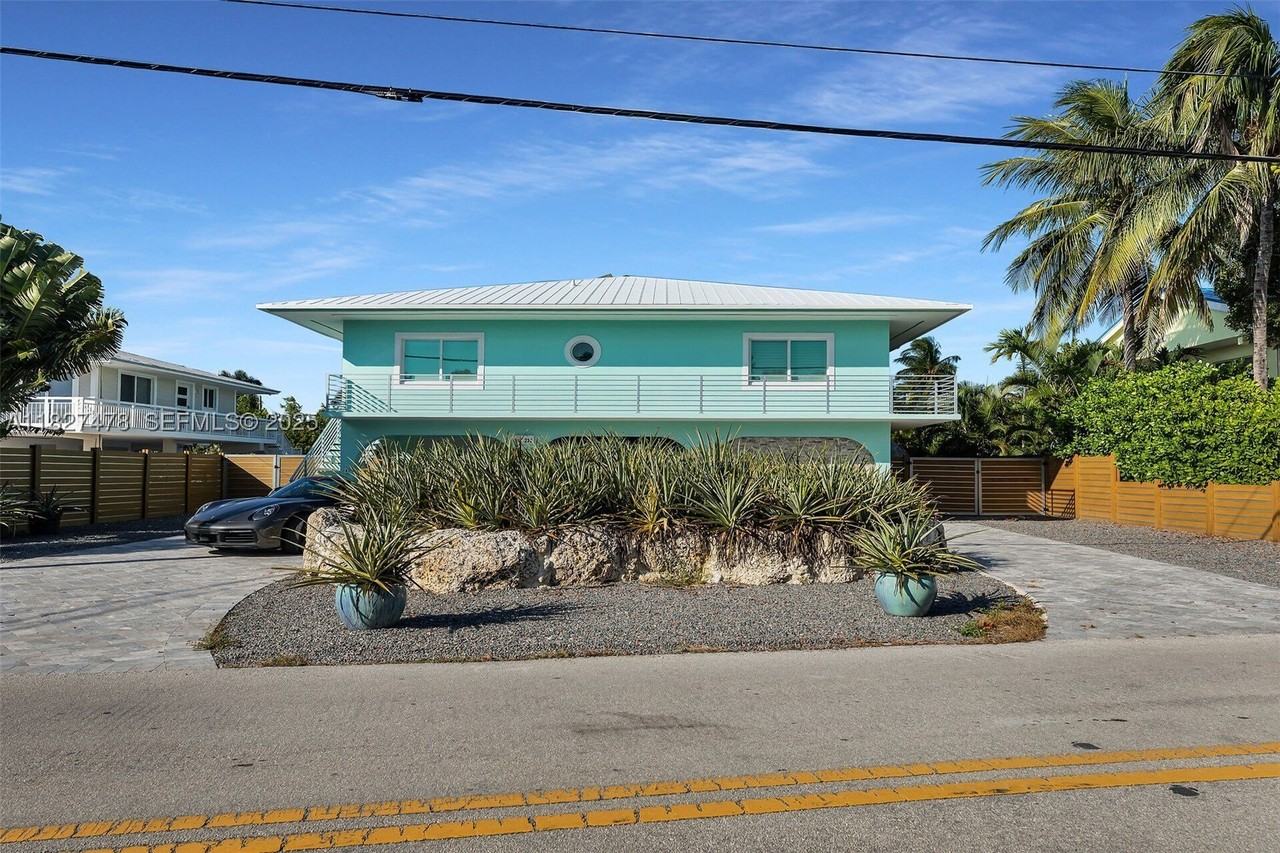 232 W Seaview Dr - Photo 2 of 50