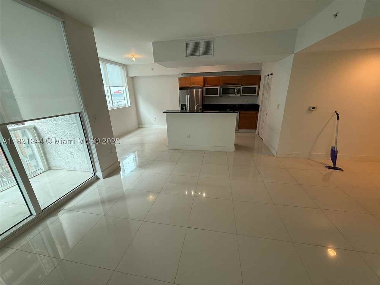 244 Biscayne Blvd #908 - Photo 3 of 10