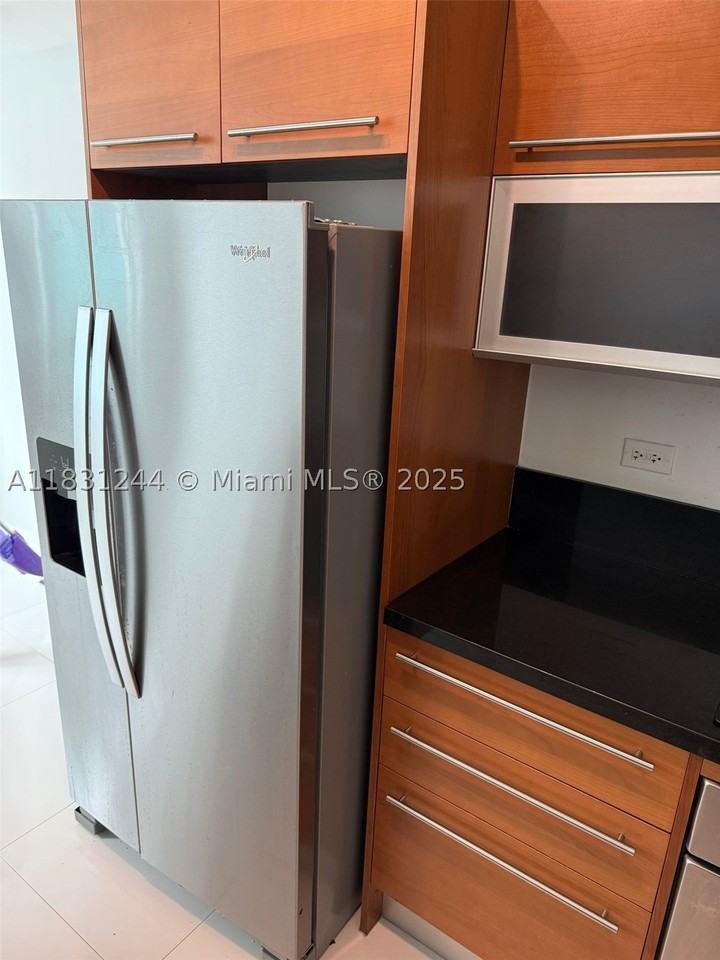 244 Biscayne Blvd #908 - Photo 4 of 10