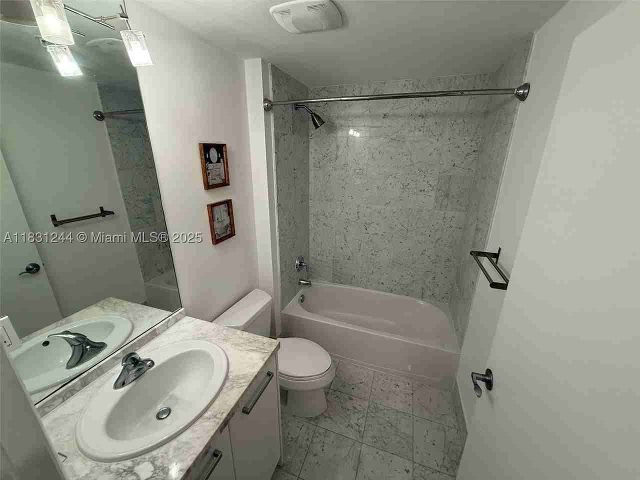 244 Biscayne Blvd #908 - Photo 5 of 10