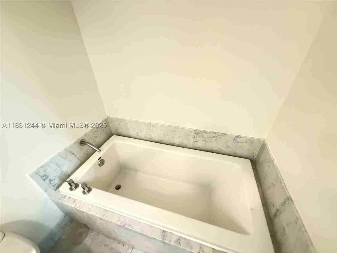 244 Biscayne Blvd #908 - Photo 6 of 10