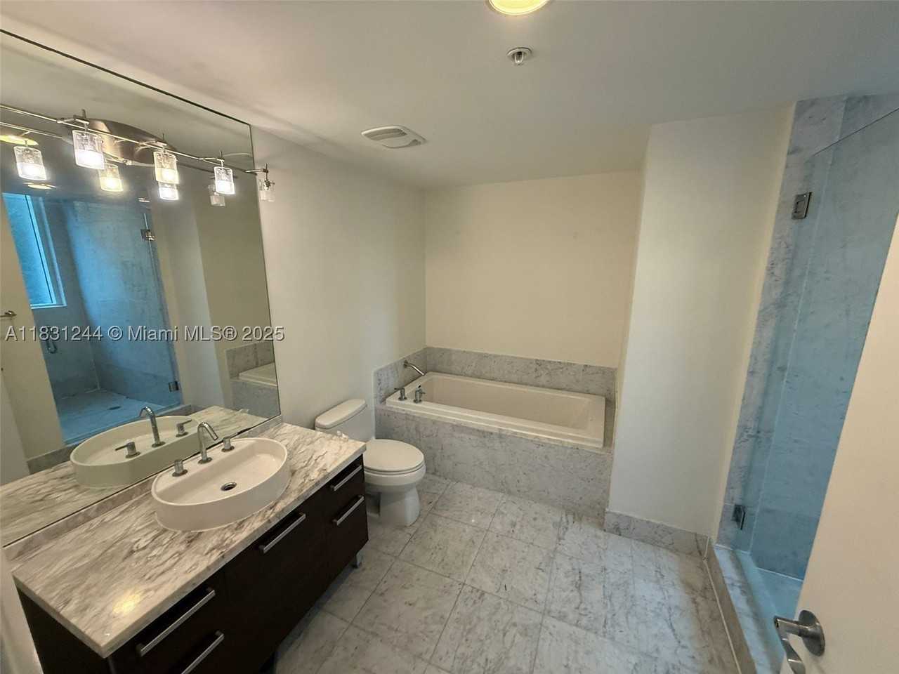 244 Biscayne Blvd #908 - Photo 7 of 10