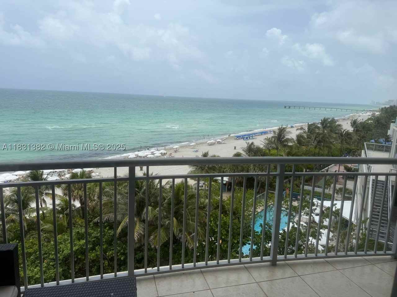 17375 Collins Ave #702