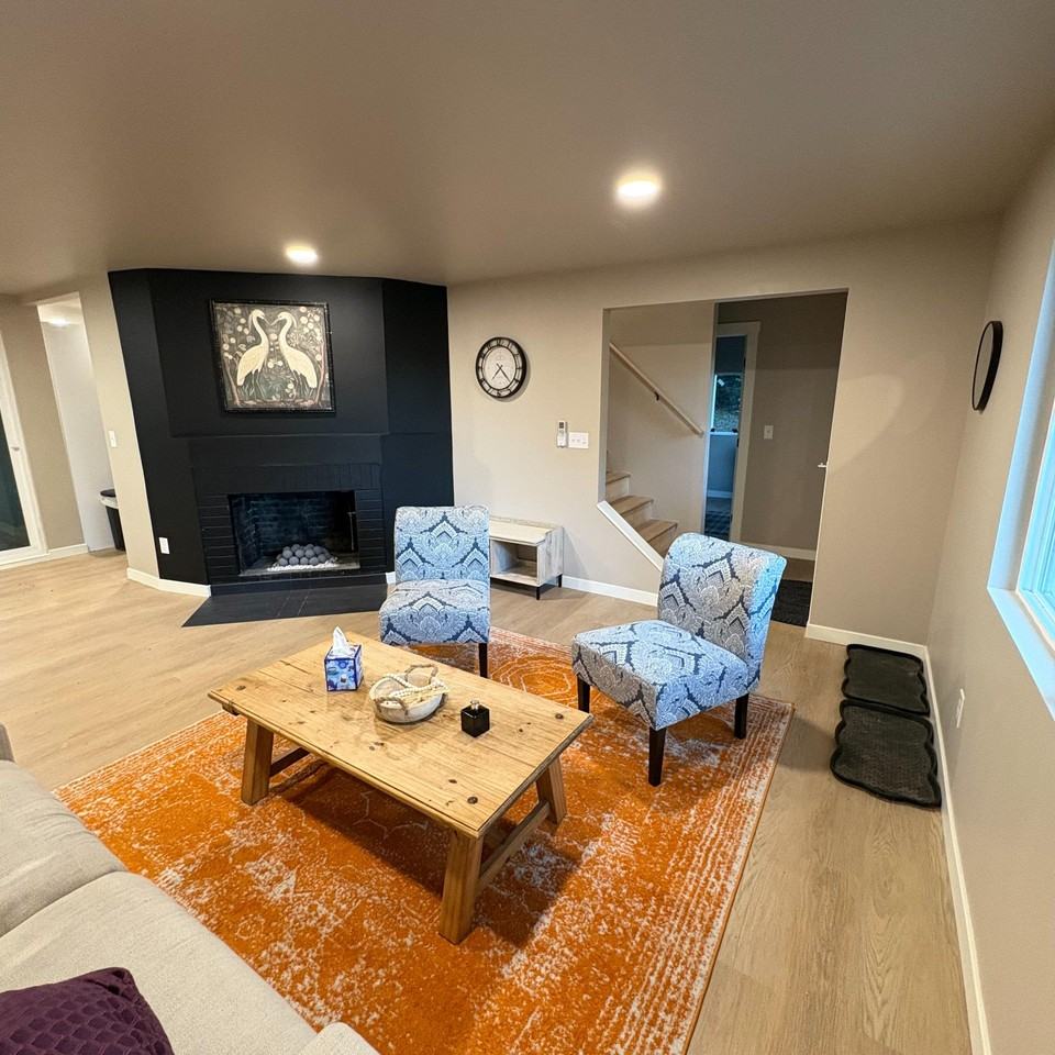 Goodrich Dr Nw - Photo 2 of 21