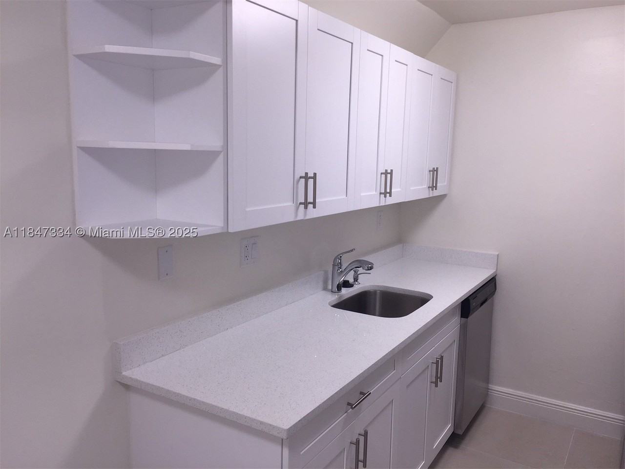 10740 N Kendall Dr #L14 - Photo 3 of 17