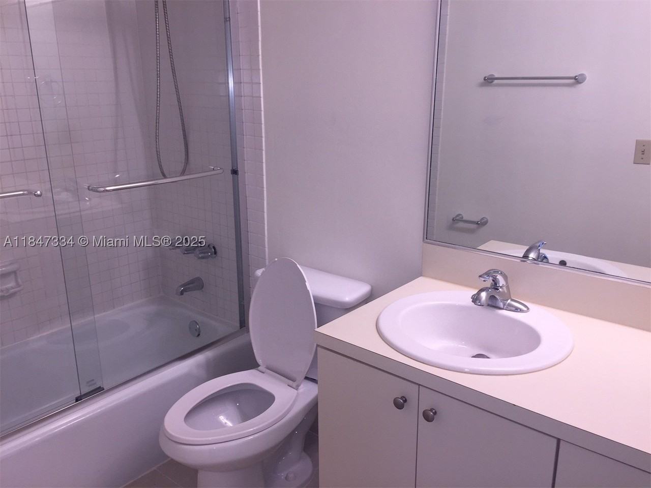 10740 N Kendall Dr #L14 - Photo 5 of 17