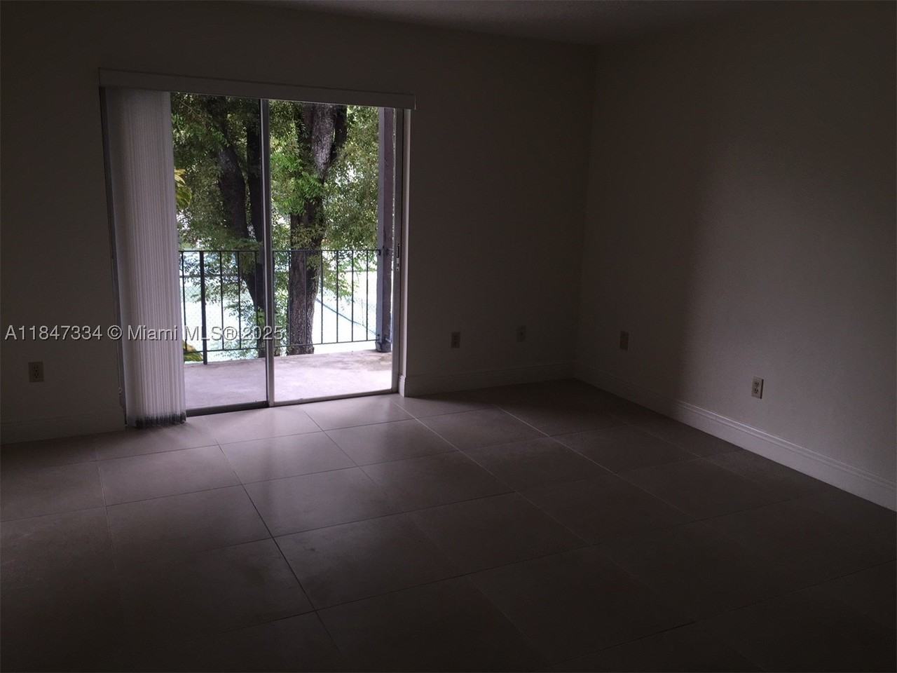 10740 N Kendall Dr #L14 - Photo 6 of 17