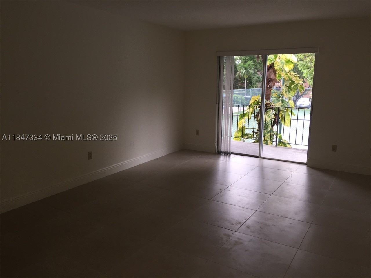 10740 N Kendall Dr #L14 - Photo 7 of 17