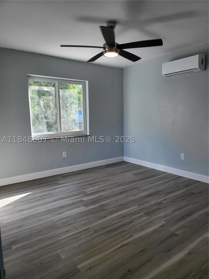 123 Nw 59th St #C - Photo 6 of 10