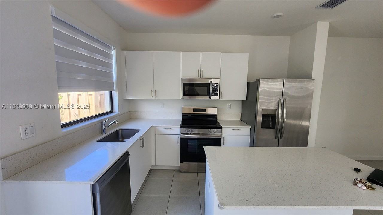 12897 Sw 234th St #12897 - Photo 7 of 24