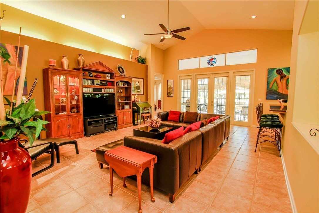 2301 Collins Ave #716 - Photo 5 of 18