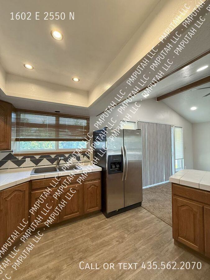 1602 E 2550 N - Photo 4 of 41