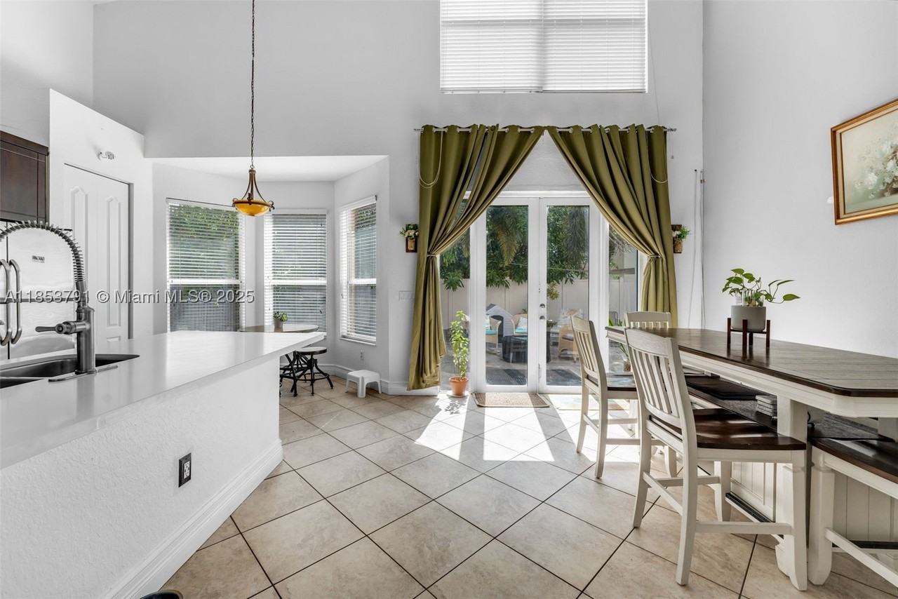 1755 Ne 37th Ave #0 - Photo 5 of 27