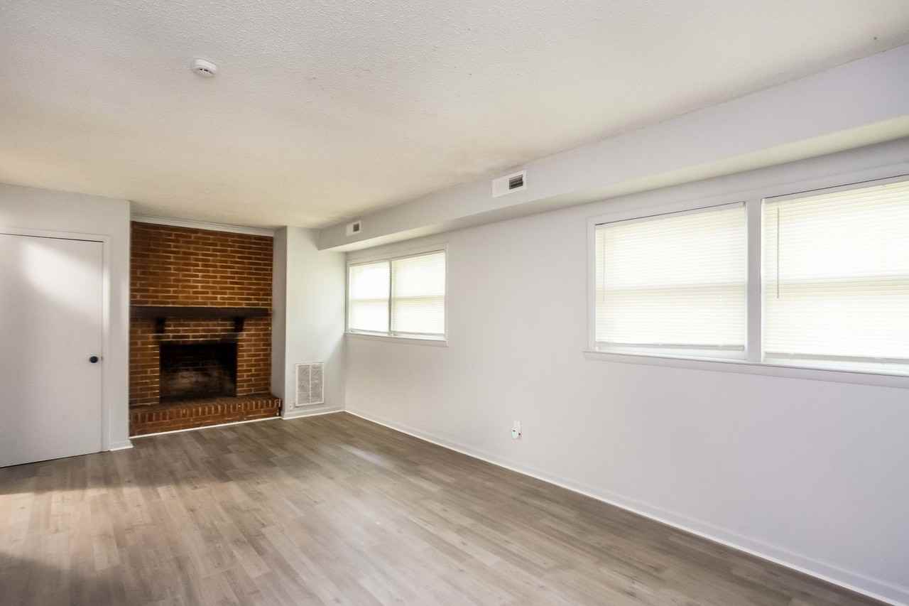 4809 Thornwood Rd - Photo 3 of 20