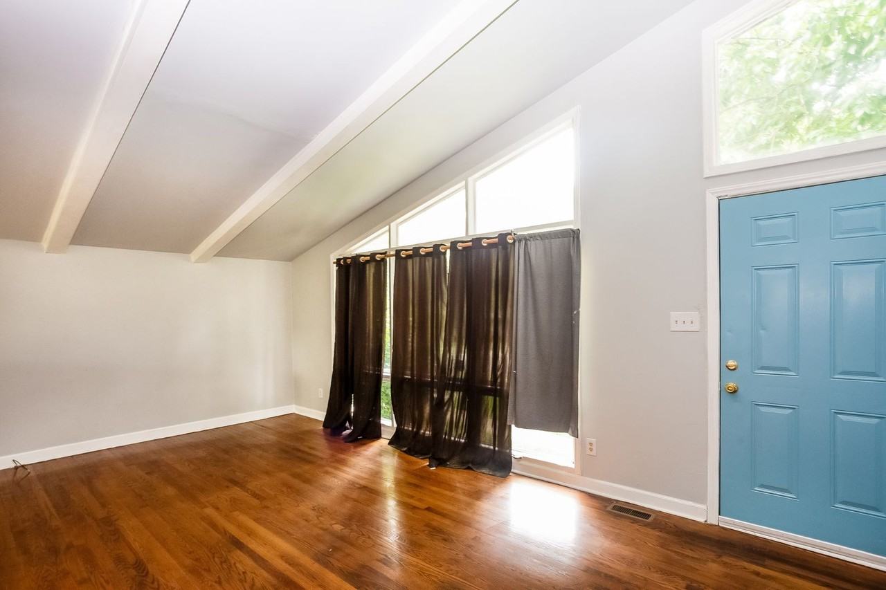 4809 Thornwood Rd - Photo 7 of 20