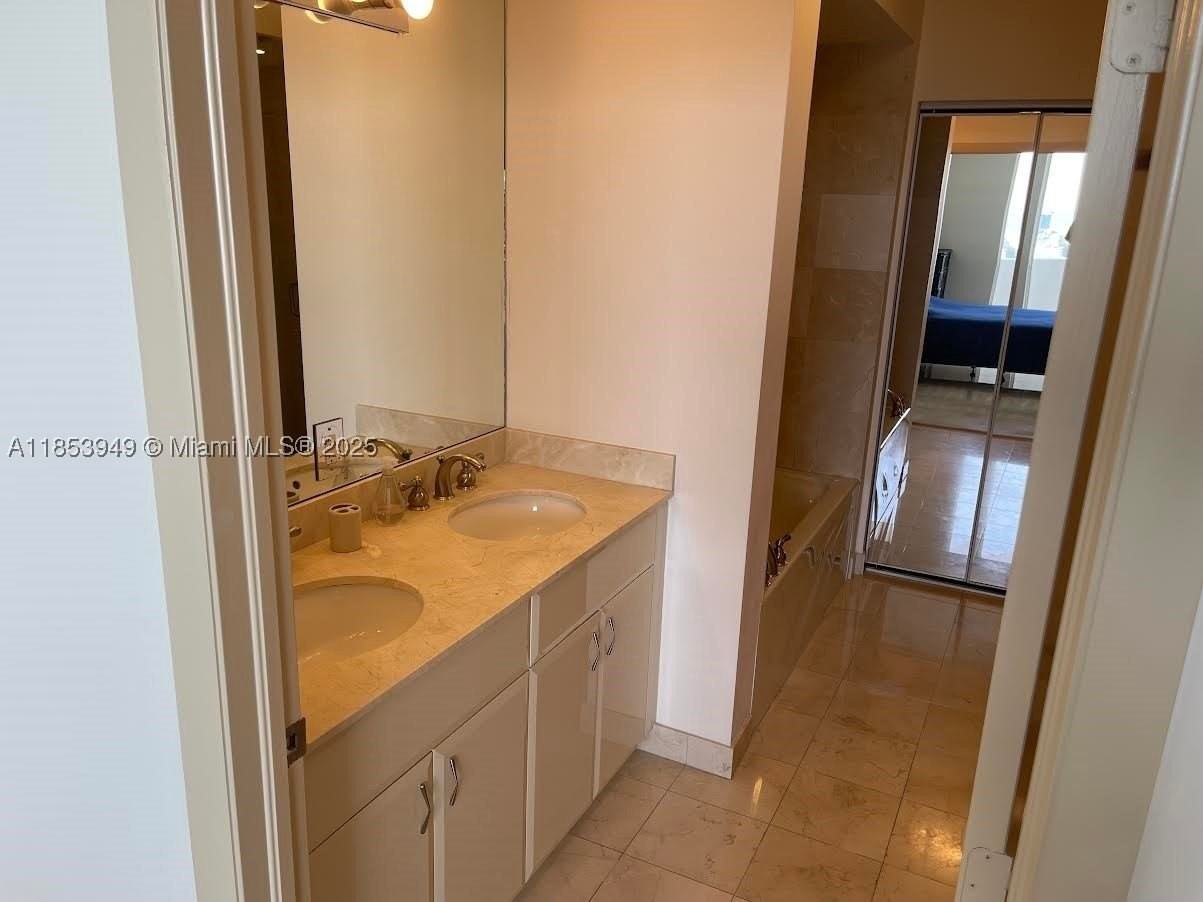 6365 Collins Ave #3404 - Photo 6 of 11
