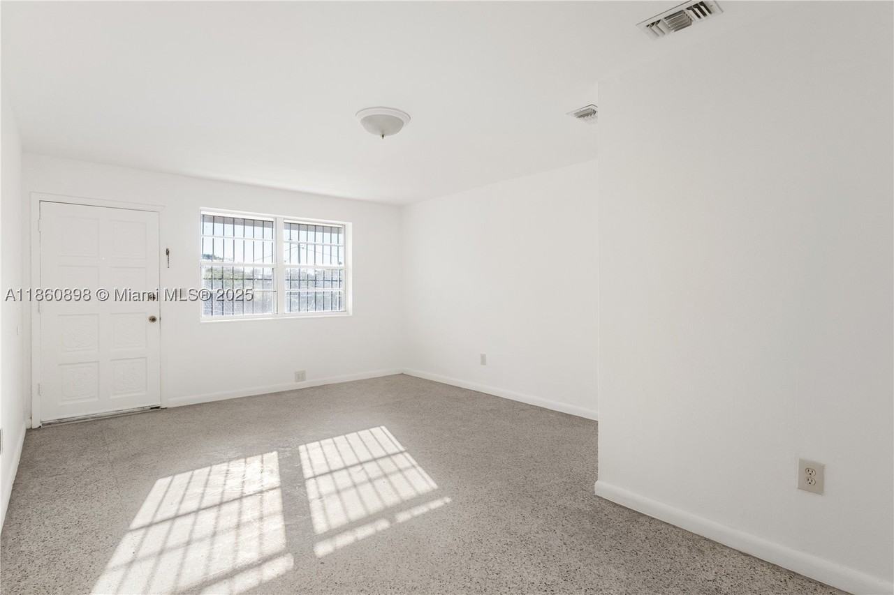 1251 Nw 59th St #3 - Photo 3 of 22
