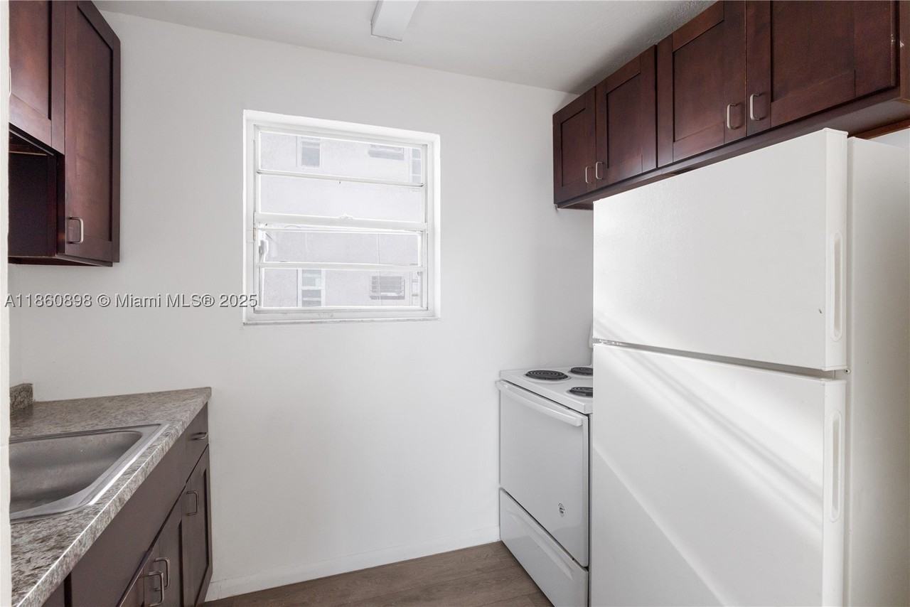 1251 Nw 59th St #3 - Photo 4 of 22