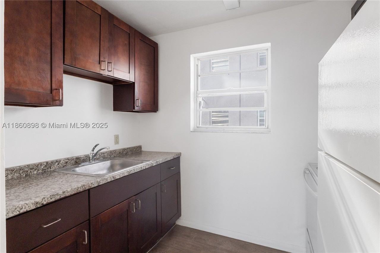 1251 Nw 59th St #3 - Photo 5 of 22