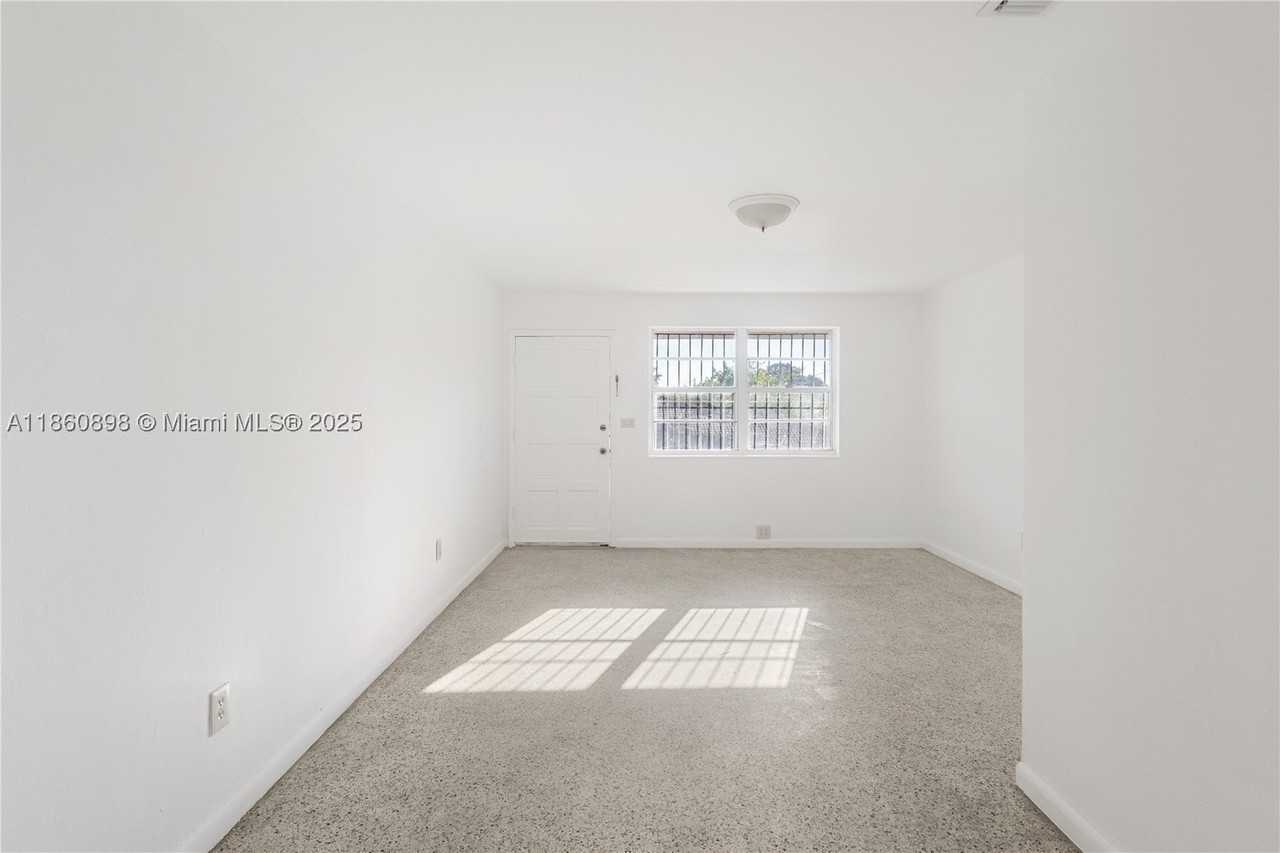 1251 Nw 59th St #3 - Photo 6 of 22
