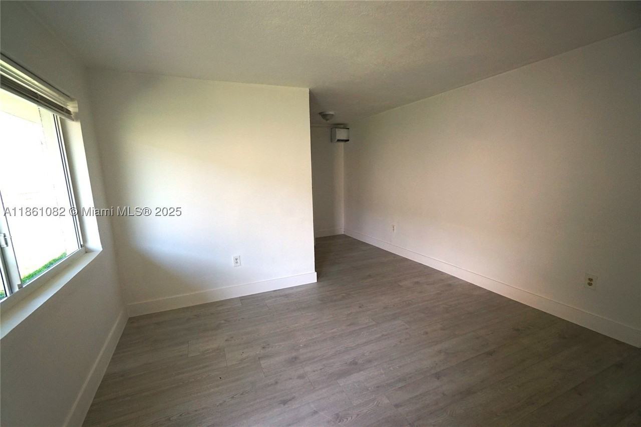 584 Nw 65th St #3 - Photo 3 of 7