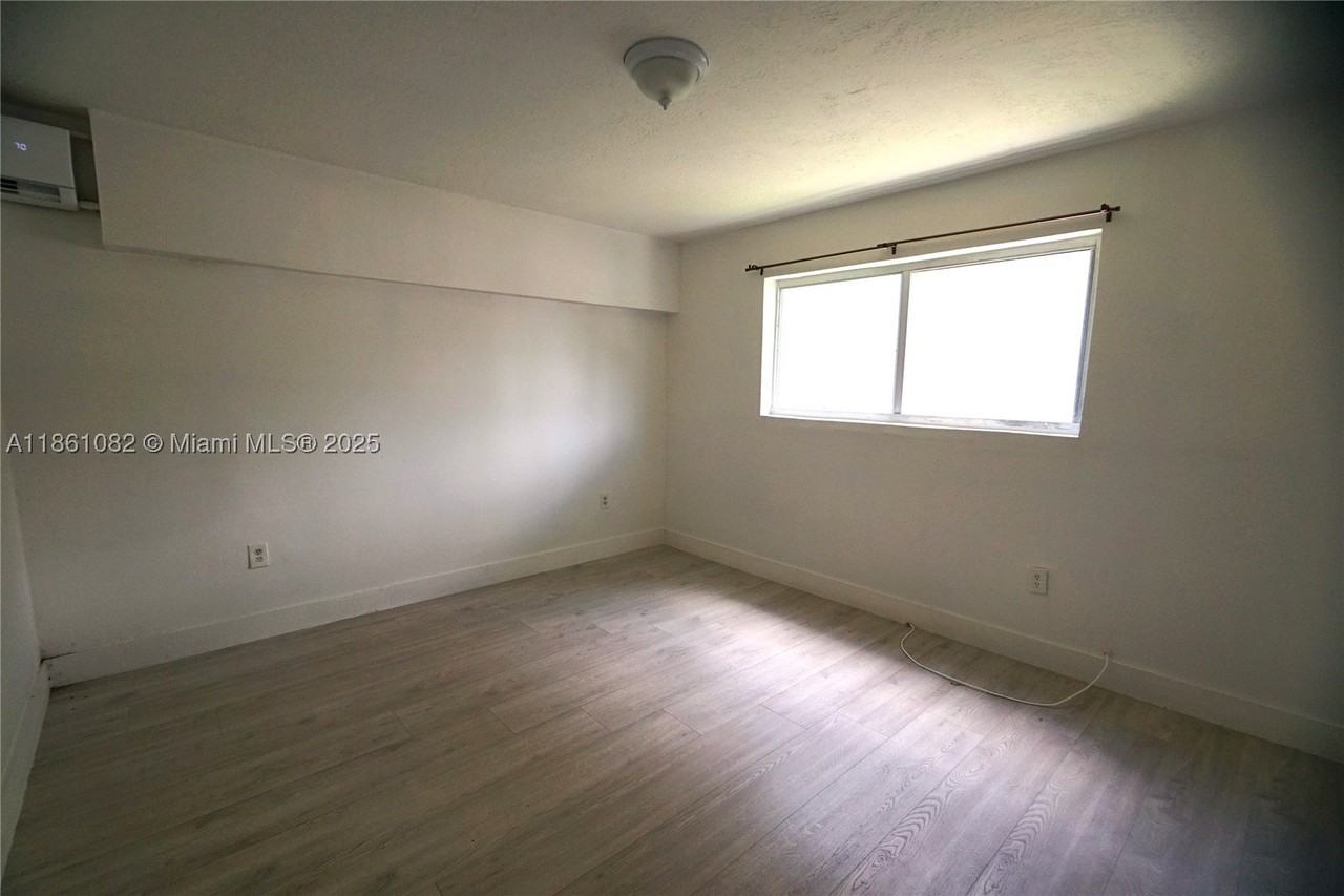 584 Nw 65th St #3 - Photo 4 of 7