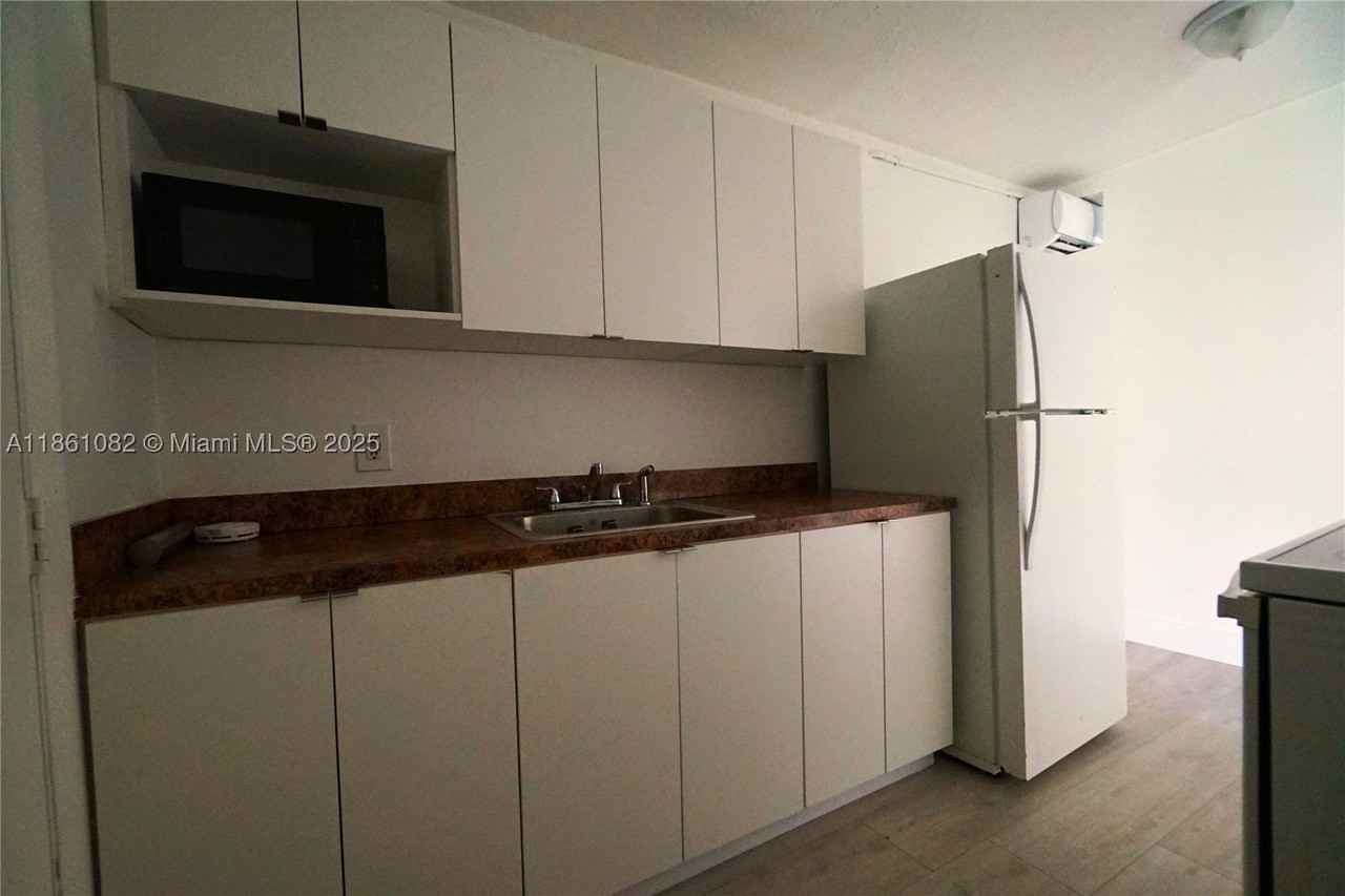 584 Nw 65th St #3 - Photo 6 of 7