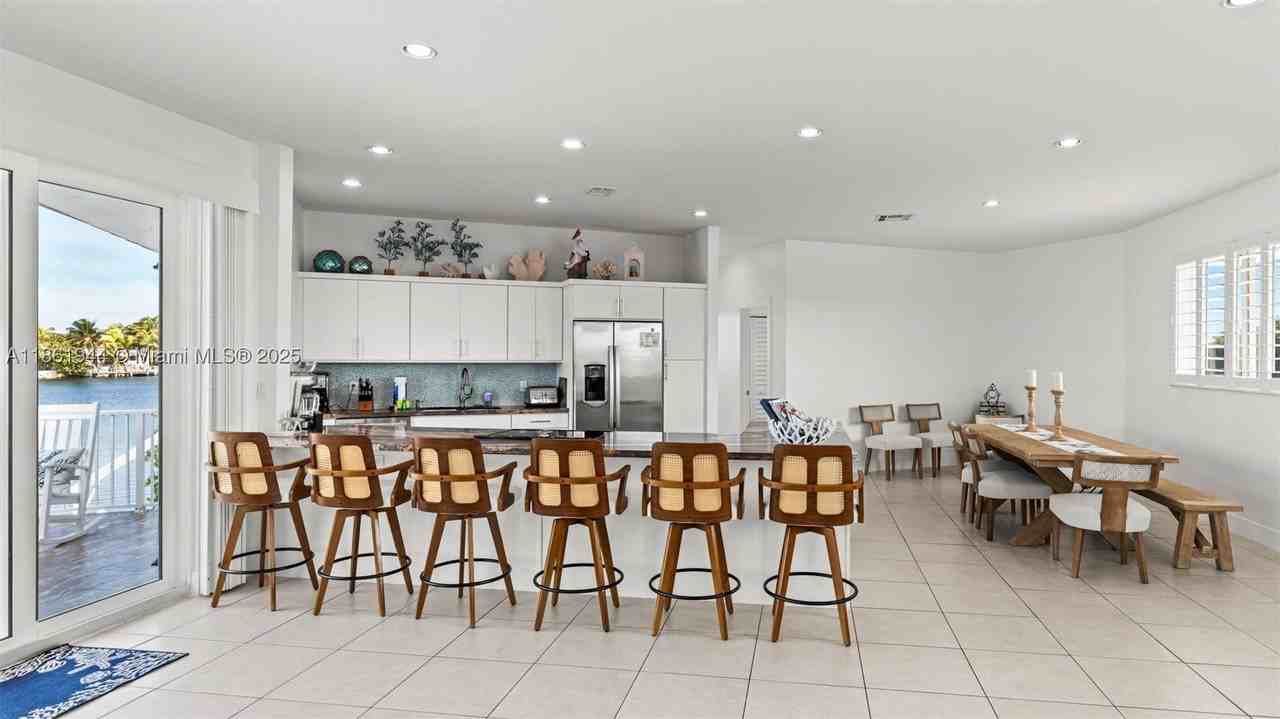7760 Aviation Blvd #0 - Photo 6 of 45