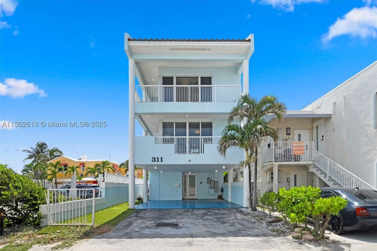 311 N Surf Rd #311 - Photo 3 of 50
