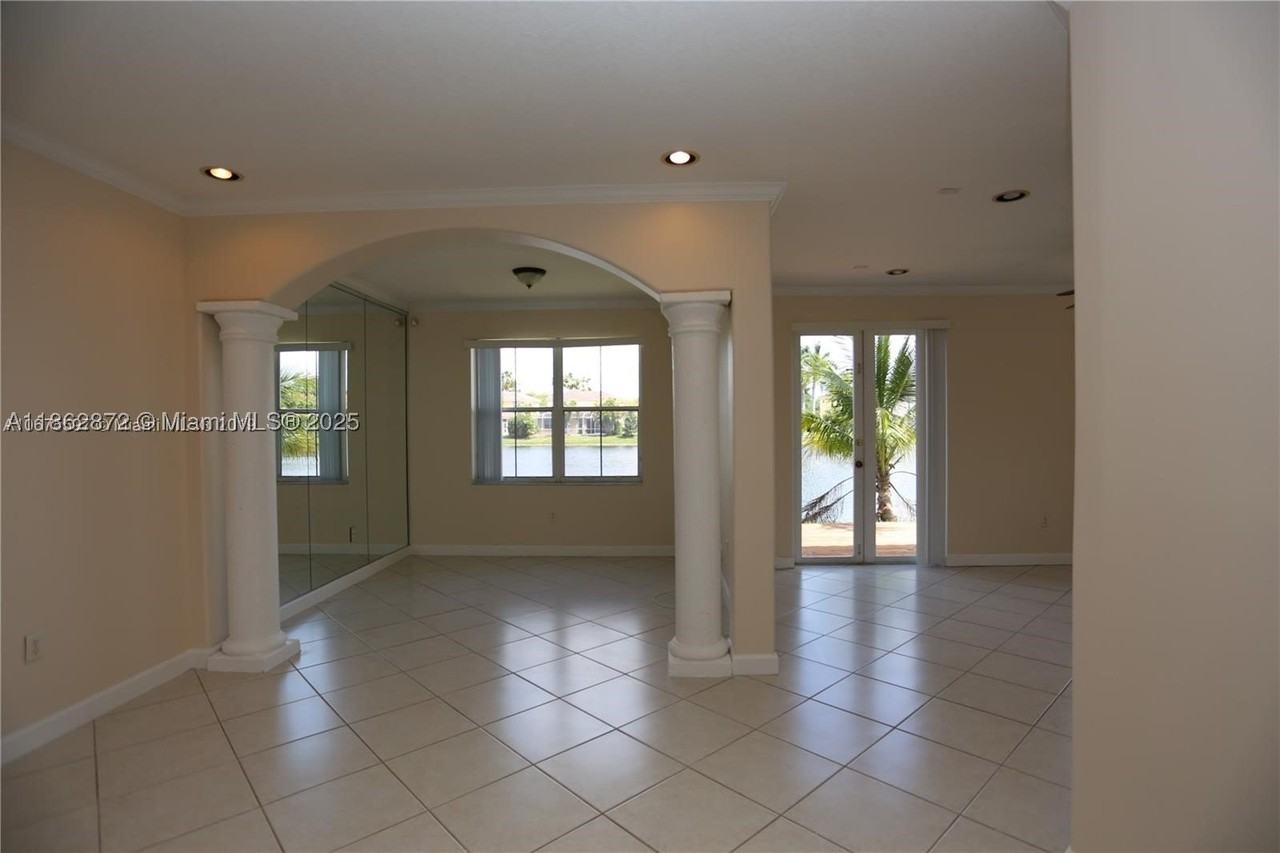 3529 Sw 169th Ter #3529 - Photo 5 of 24