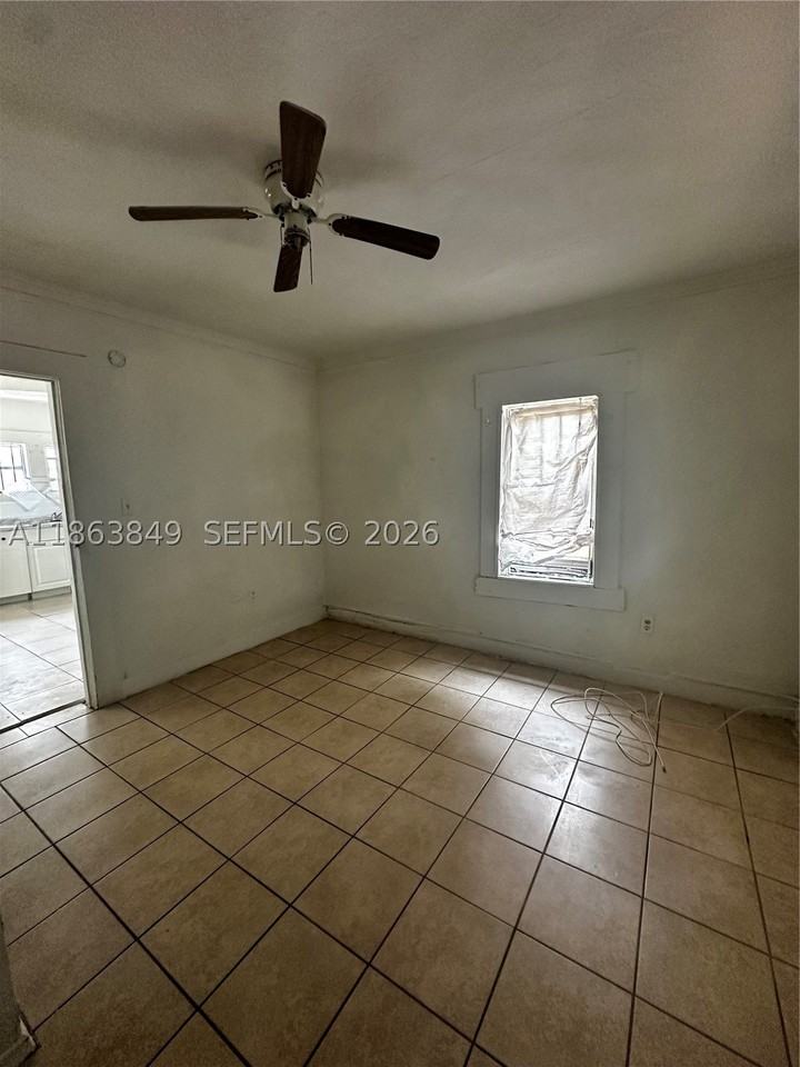 1925 Nw 56th St - Photo 7 of 27