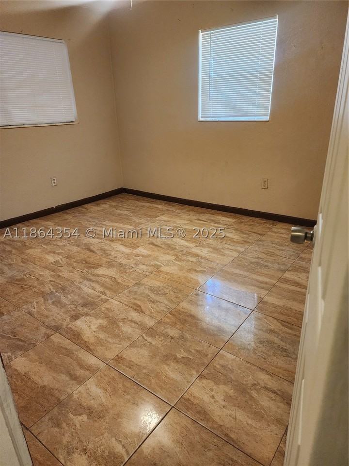 17200 Nw 11th Ave - Photo 5 of 8