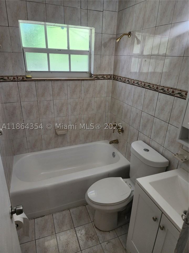 17200 Nw 11th Ave - Photo 6 of 8